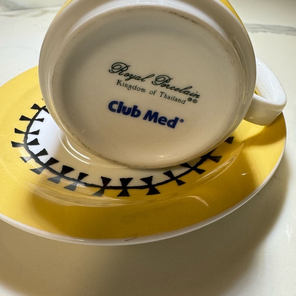 Royal Porcelain Kingdom of Thailand Coffee Cups & saucers (2) made for Club Med - Picture 5 of 11